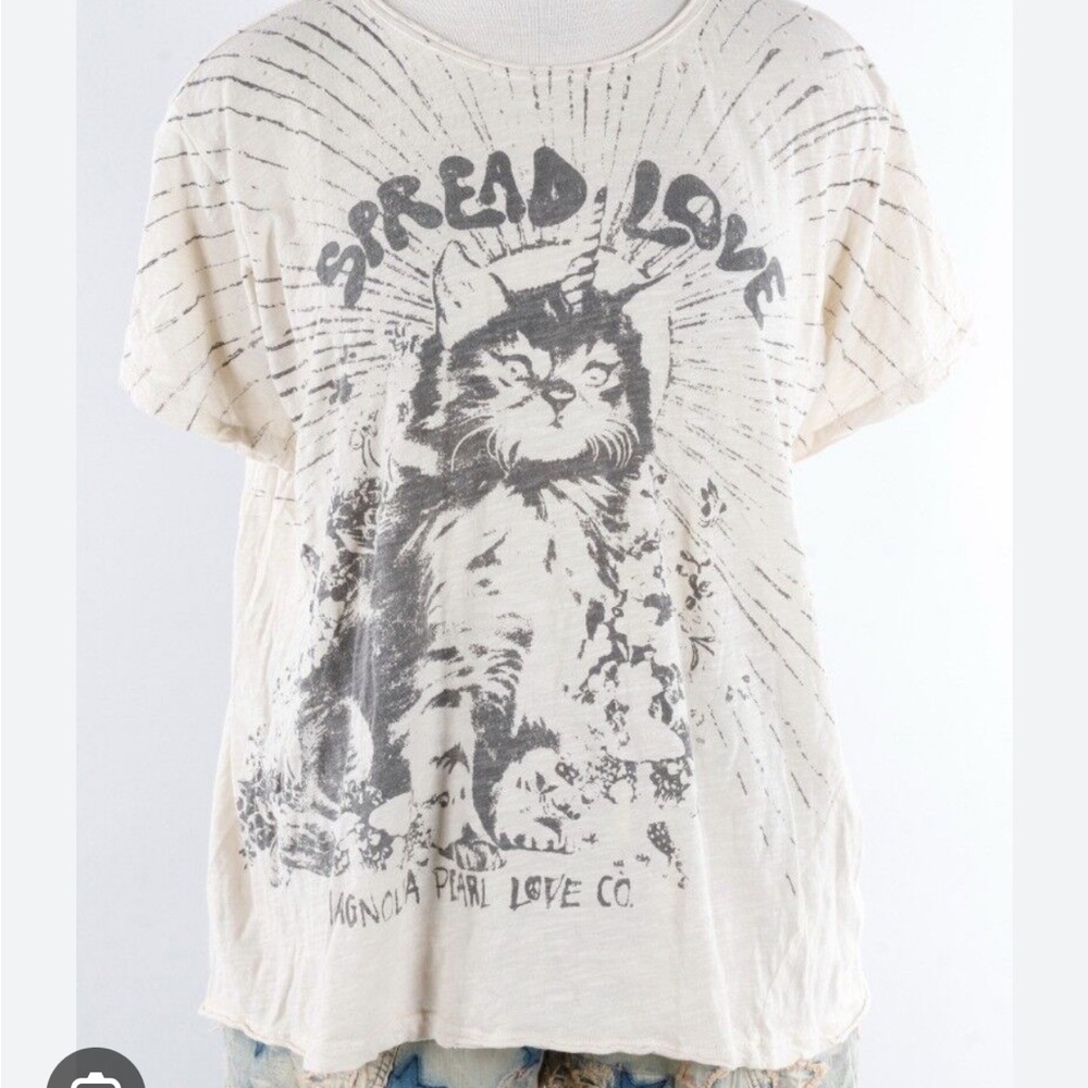 Magnolia Pearl Spreading Love Cat Tshirt